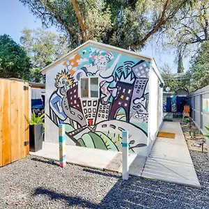 Holiday home Tiny Art House Near The Beat, Sacramento